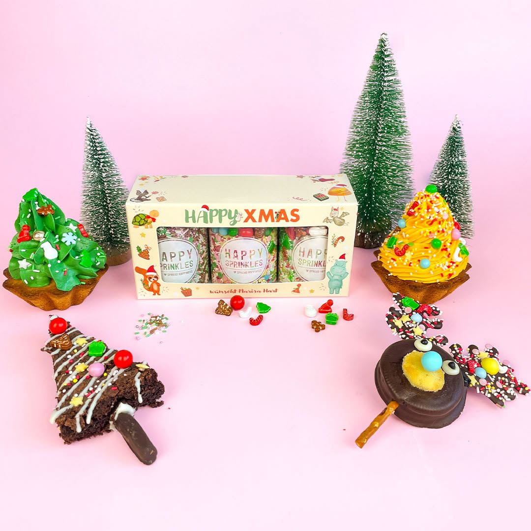 Wir lieben Verpackungen - und wir lieben es weihnachtlich, bunt und süß.
Entsprechend große Freude hat es uns dieses Jahr auch bereitet, die Verpackungen für ein exklusives Streusel-Set von @happysprinkles_ und @marisa_hart beizusteuern 😍
Die Faltschachteln sind durch ihr liebevoll gestaltetes Design und die weihnachtlichen Motive echte Hingucker geworden!
📷: happy sprinkles - Danke für die gute Zusammenarbeit und die wunderschönen Bilder! 🙏
#weihnachtsbäckerei #verpackungsdesign #eggerdruck #madika